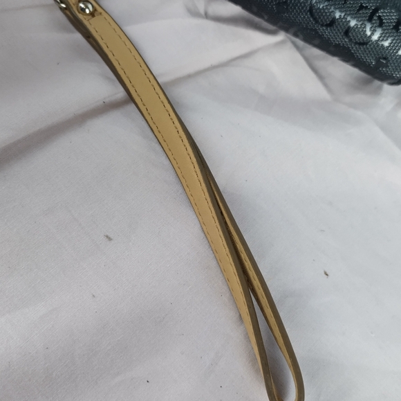 Vtg GUESS Women's Black Wallet Logo embossed Zip Organizer Wristlet Fashion - Picture 4 of 14